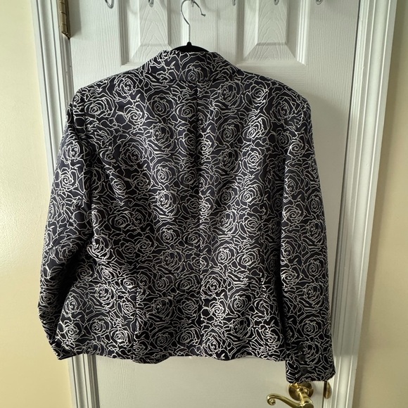 jones New York Blue and White Floral Blazer - Picture 4 of 4
